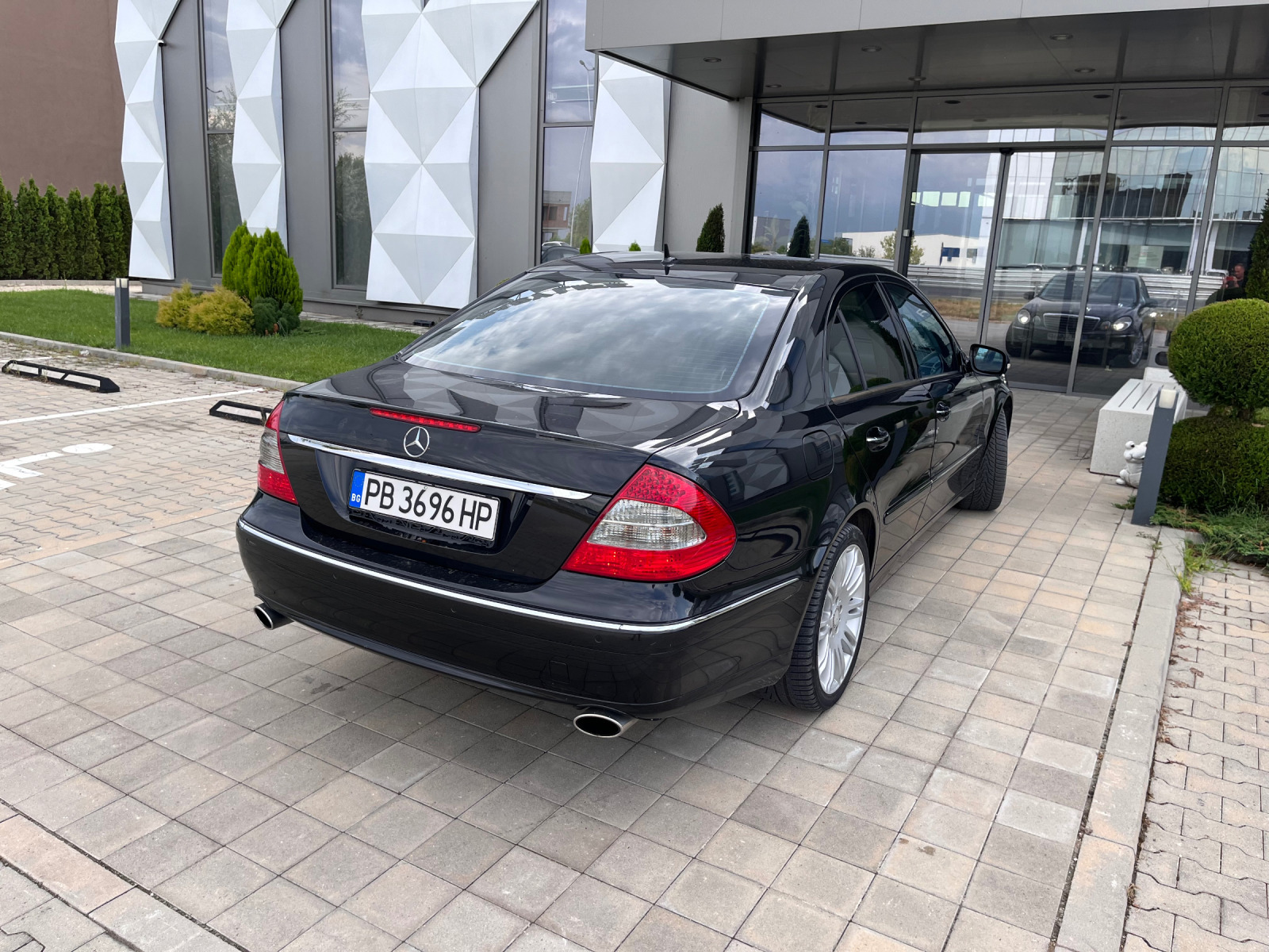 Mercedes-Benz E 55 E550i 388к.с. 4Matic Перфектен - изображение 9