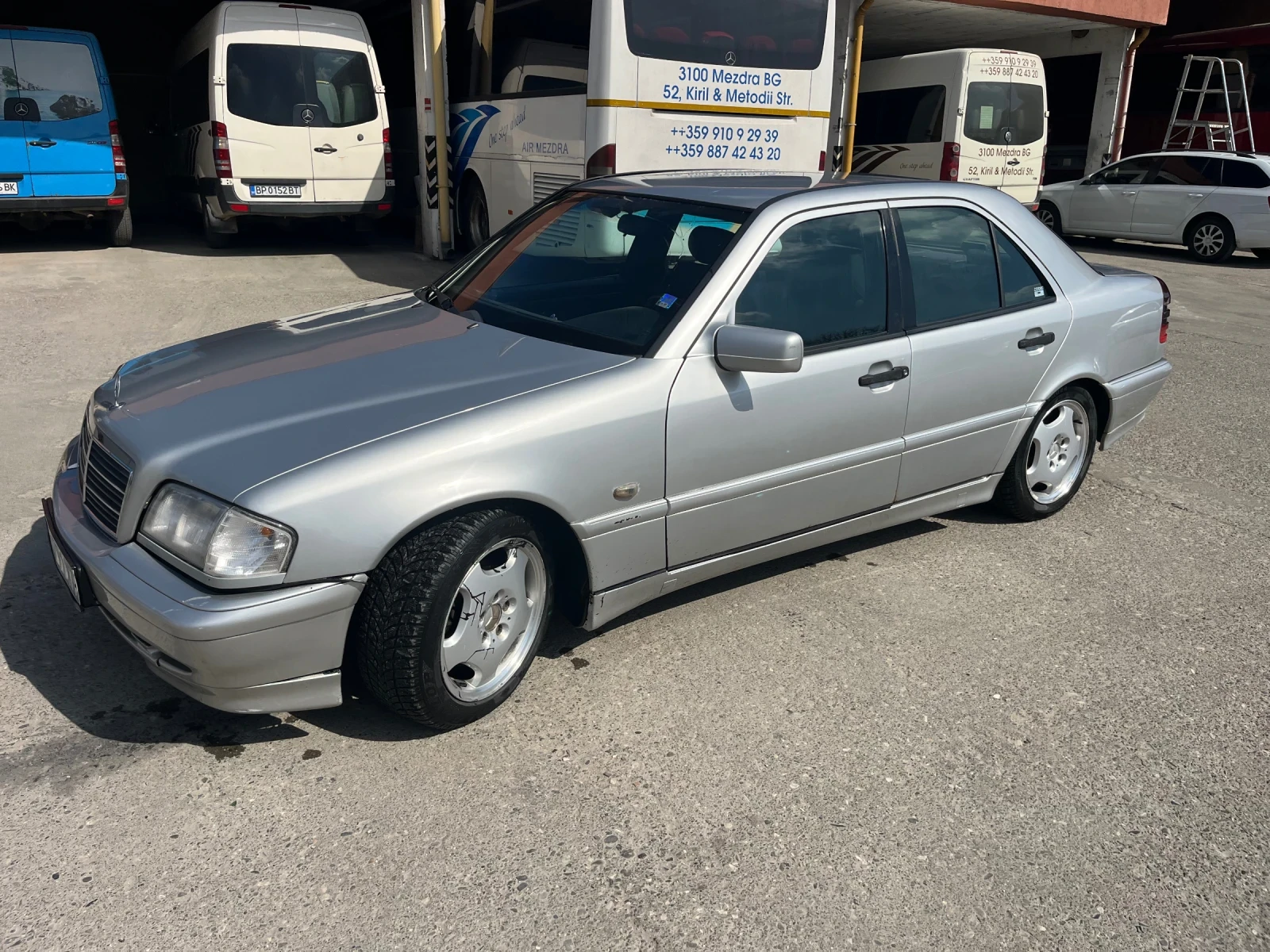 Mercedes-Benz C 220, снимка 2 - Автомобили и джипове - 53845858