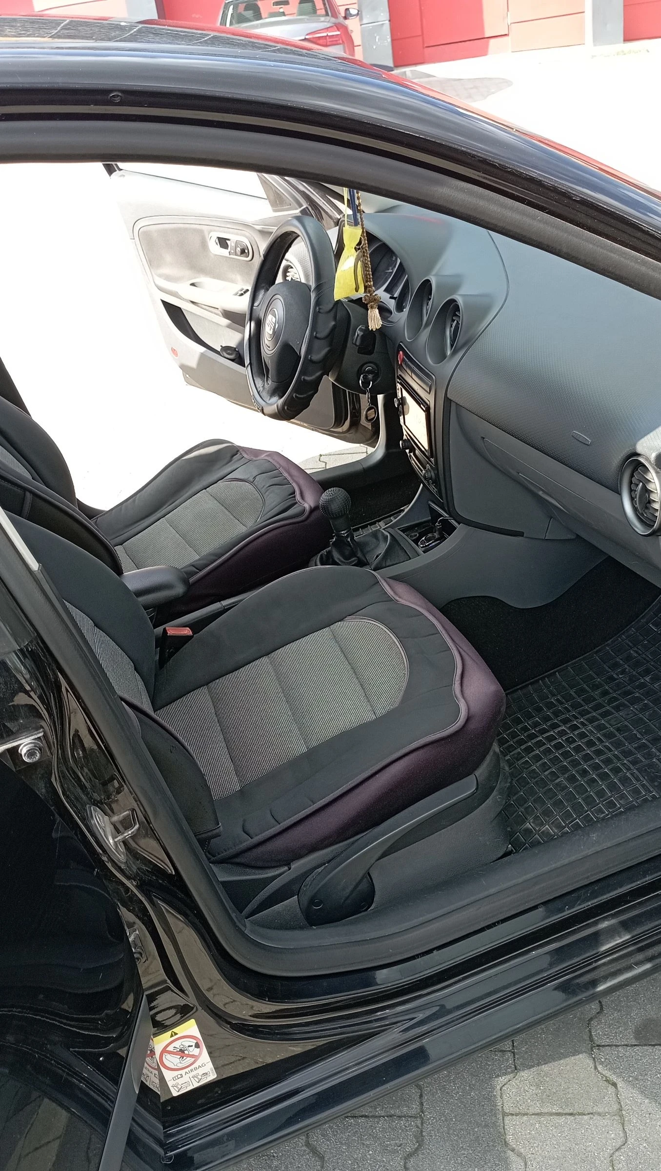 Seat Ibiza 1.4 бензин+ LPG, снимка 8 - Автомобили и джипове - 54100592