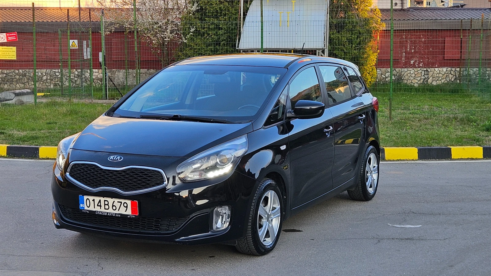 Kia Carens 1.7 Crdi Klimatik/6skorosti | Auto.bg — изображение 1