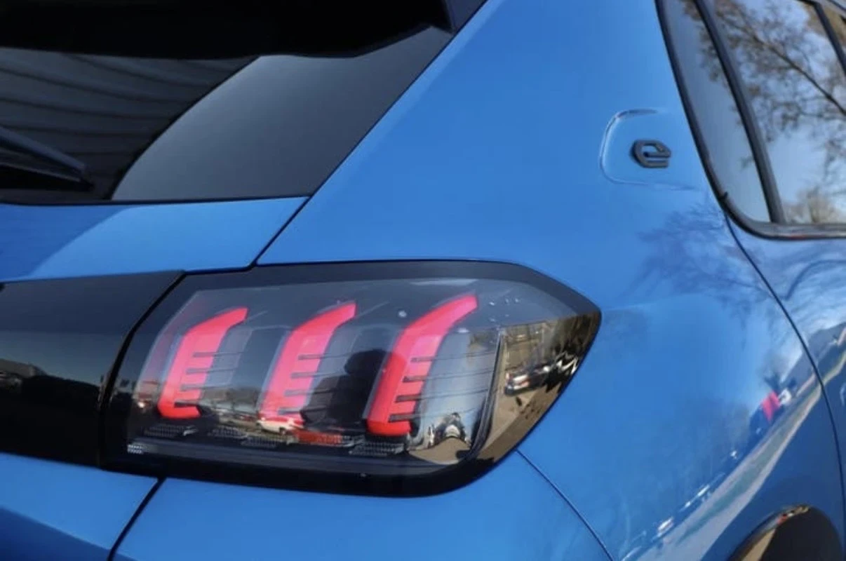 Peugeot 208 GT Premiere 50kWh, снимка 4 - Автомобили и джипове - 54530772