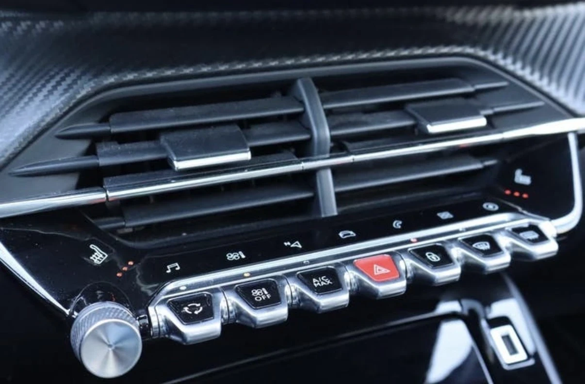 Peugeot 208 GT Premiere 50kWh, снимка 11 - Автомобили и джипове - 54530772