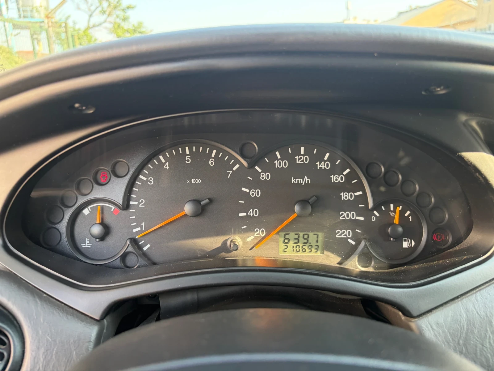 Ford Focus 1.4i, снимка 11 - Автомобили и джипове - 55105948