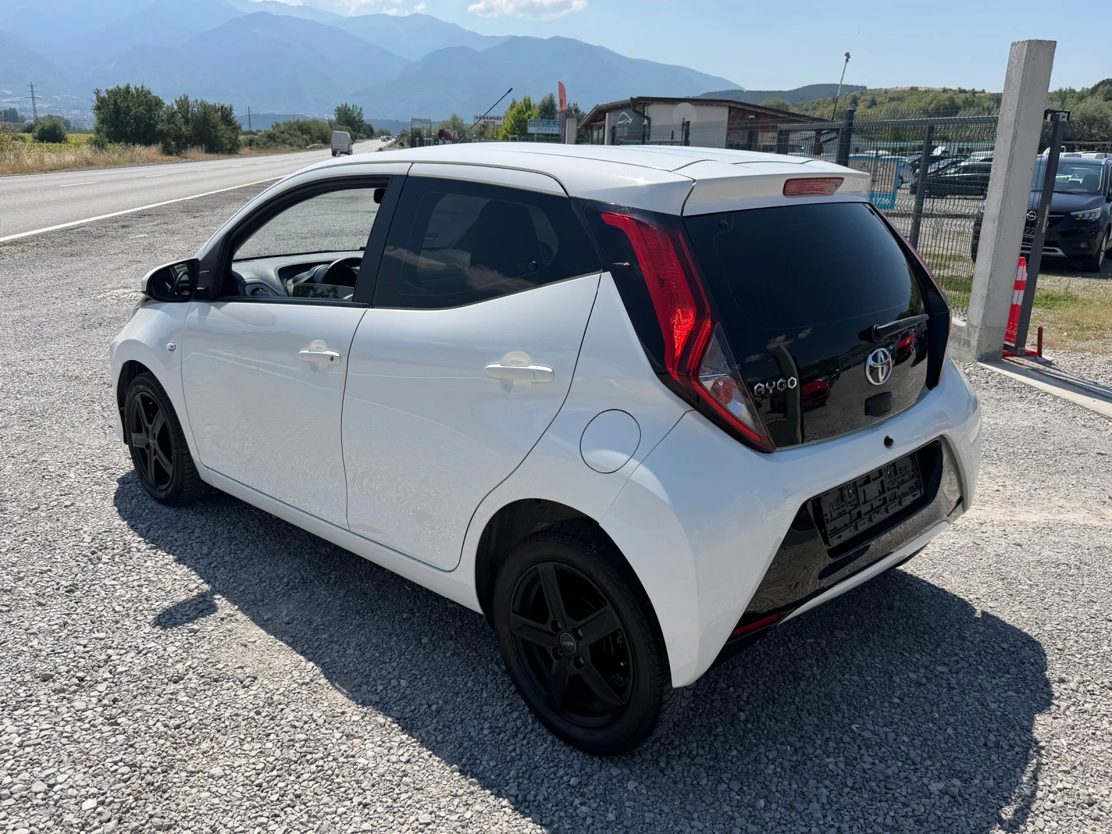 Toyota Aygo X 1.0i LED CAMERA EURO 6 TUV, снимка 8 - Автомобили и джипове - 55626381