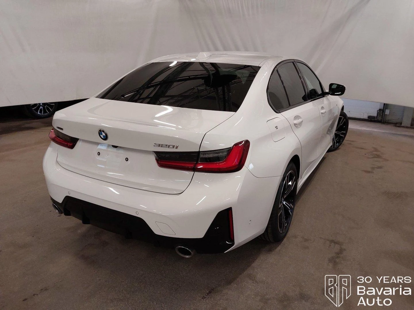 BMW 320 i xDrive Sportautomatic, снимка 3 - Автомобили и джипове - 56506507
