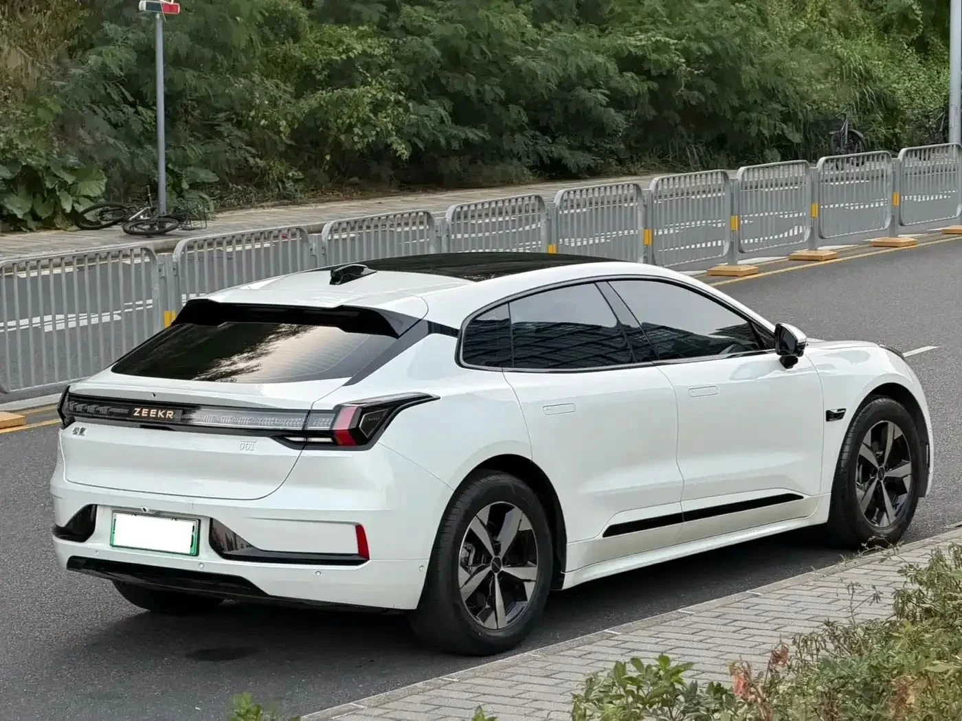 Zeekr 001, снимка 5 - Автомобили и джипове - 56727274