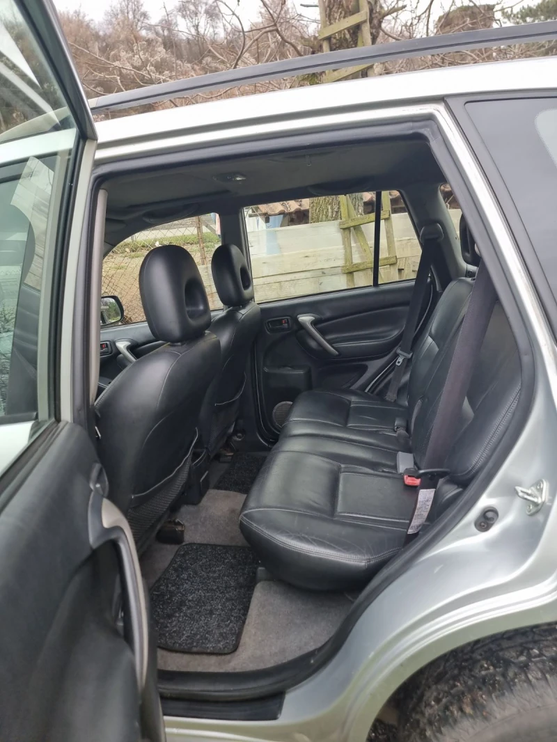 Toyota Rav4 2.0, снимка 14 - Автомобили и джипове - 52683519