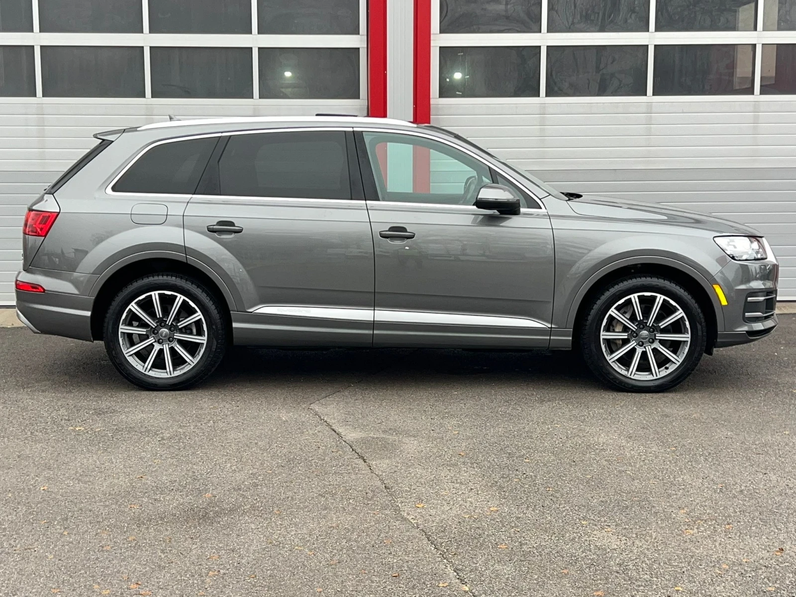 Audi Q7 3.0TFSI PANORAMA KEY LESS NAVI 360KAMERA 7-МЕСТНА - изображение 7