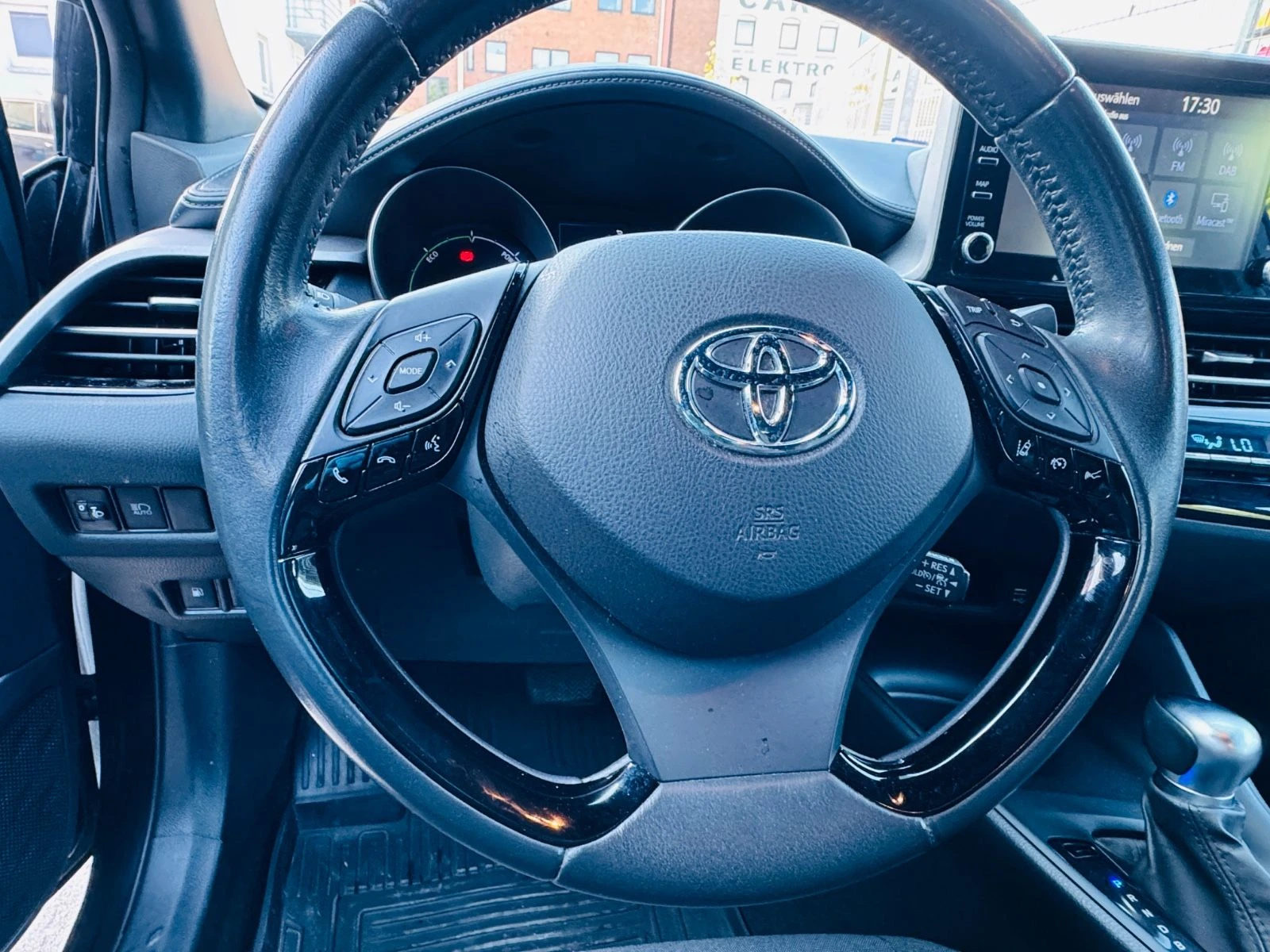 Toyota C-HR 1.8HEV/122HP/CAM/NAVI/LED/KLESS/585v - изображение 8