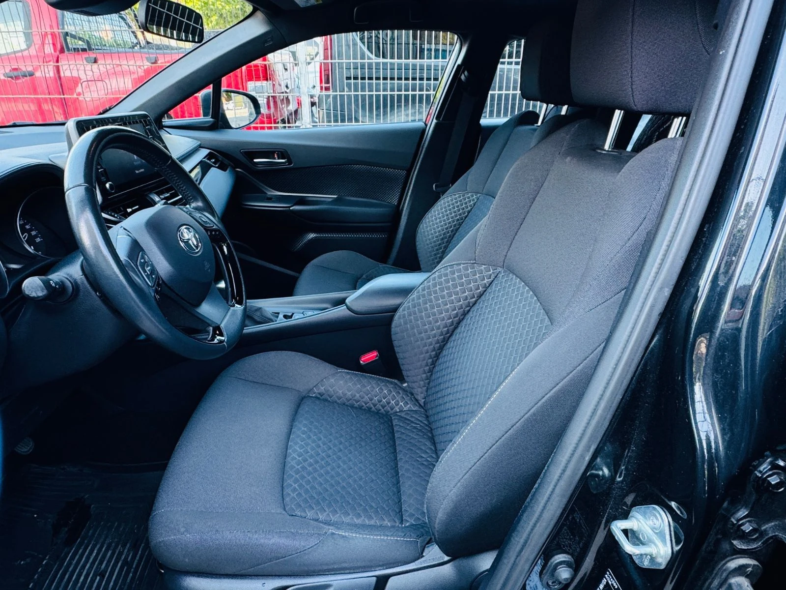 Toyota C-HR 1.8HEV/122HP/CAM/NAVI/LED/KLESS/585v - изображение 9