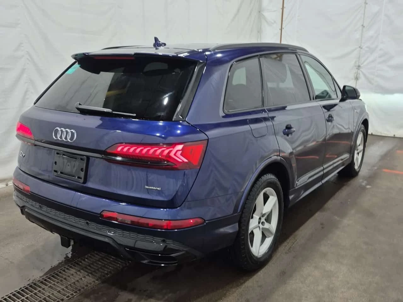 Audi Q7 * KOMFORT * Keyless * 360 * 2 key * ПАНОРАМА, снимка 3 - Автомобили и джипове - 54215970