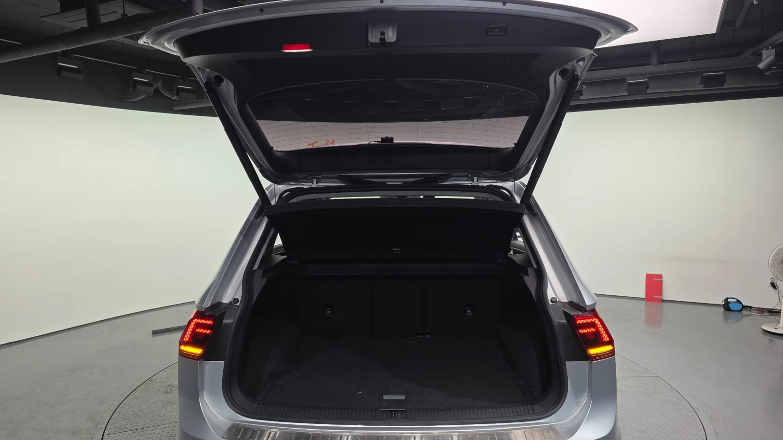 VW Tiguan Tiguan 2.0 TDI Premium | Distronic | LED | Memory  | Mobile.bg � ����������� 17