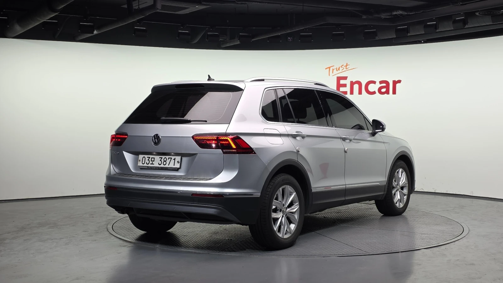 VW Tiguan Tiguan 2.0 TDI Premium | Distronic | LED | Memory  | Mobile.bg � ����������� 2