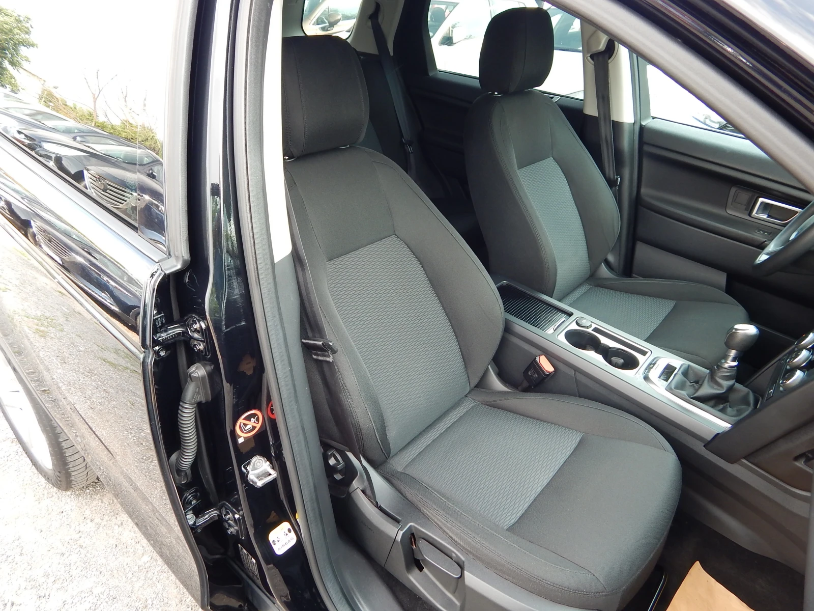 Land Rover Discovery Sport 2.0TDI, снимка 17 - Автомобили и джипове - 55183929