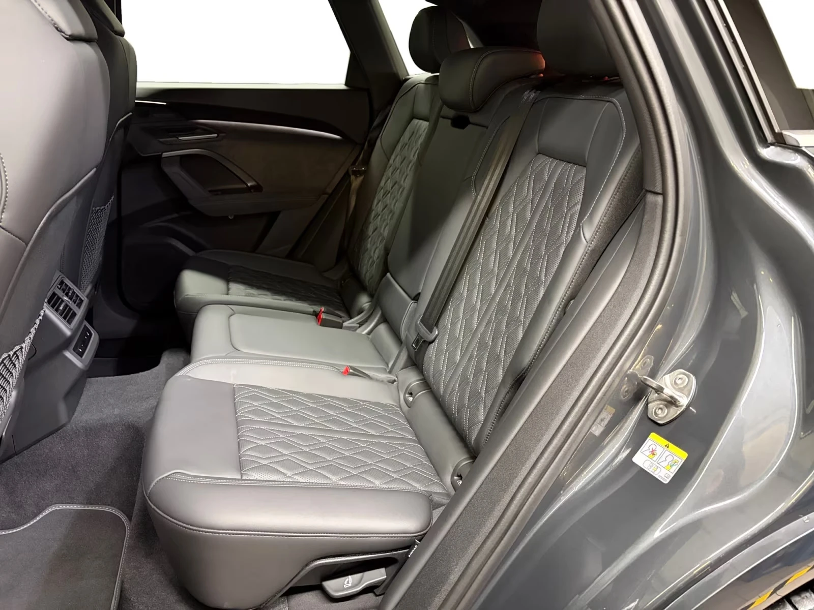 Audi SQ5 NEW / B&O / MATRIX / 360 / HUD / MMI PRO / PANO, снимка 12 - Автомобили и джипове - 55222750