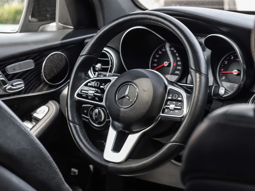 Mercedes-Benz GLC 300 4MATIC* AMG* ПАНОРАМА* КАМЕРА* ПОДГРЕВ* КРАЙНА ЦЕН, снимка 9 - Автомобили и джипове - 55942115