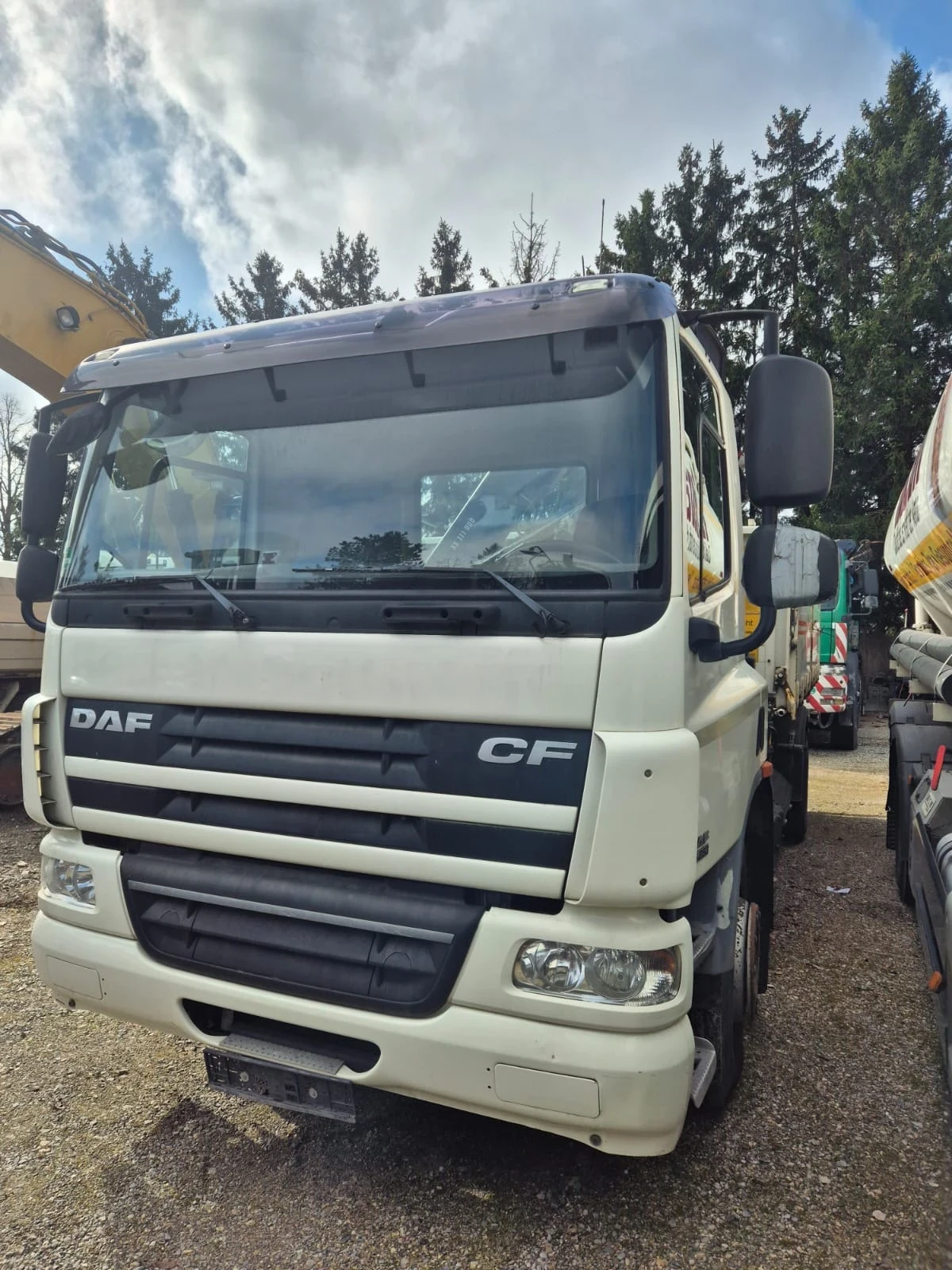 Daf CF 75.250* Тристранен самосвал* Hiab111* Климатик, снимка 2 - Камиони - 54051160