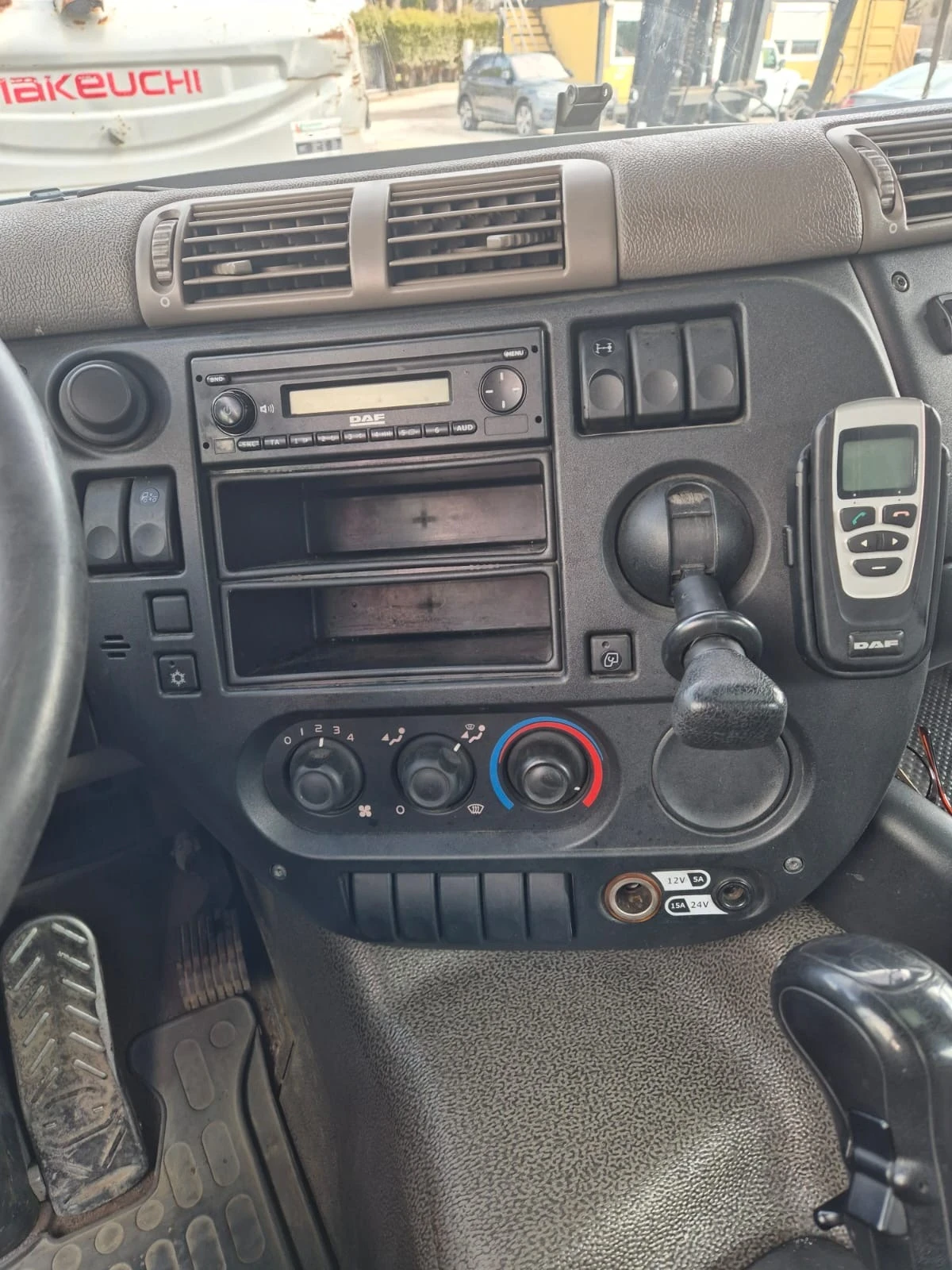 Daf CF 75.250* Тристранен самосвал* Hiab111* Климатик, снимка 9 - Камиони - 54051160