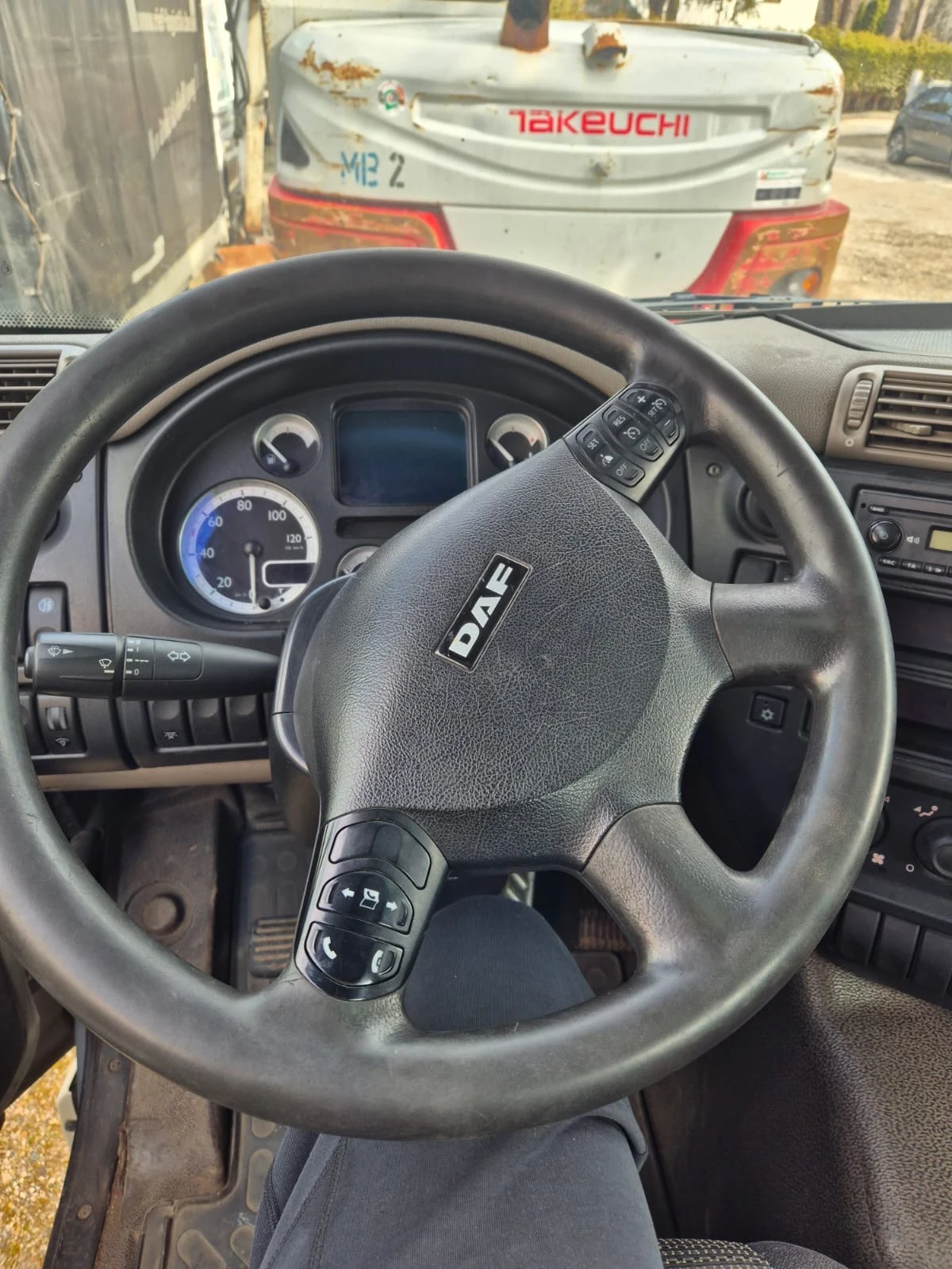 Daf CF 75.250* Тристранен самосвал* Hiab111* Климатик, снимка 8 - Камиони - 54051160