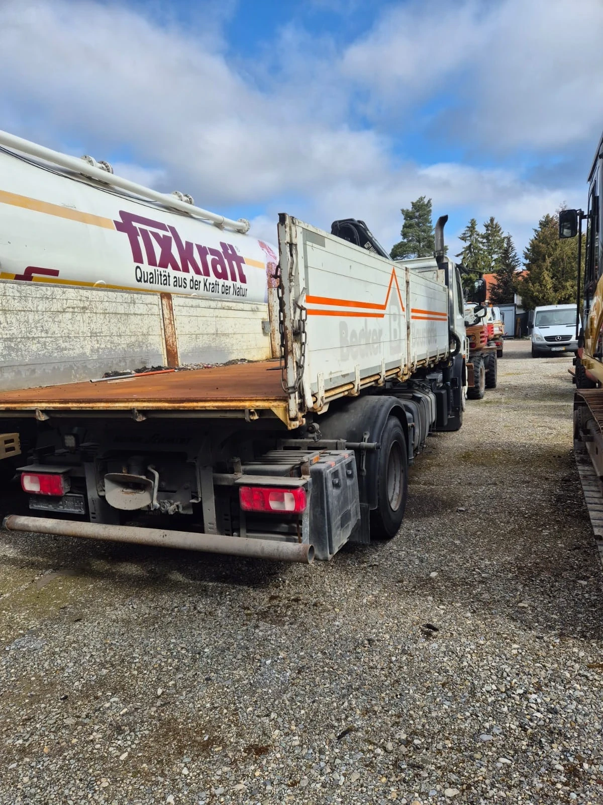 Daf CF 75.250* Тристранен самосвал* Hiab111* Климатик, снимка 5 - Камиони - 54051160