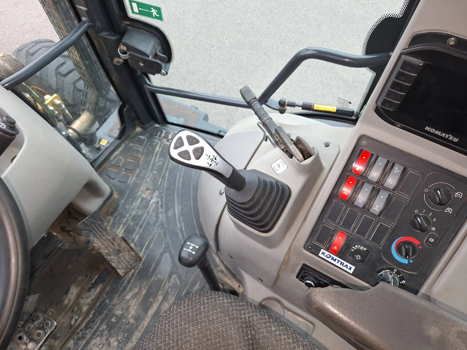 Багер Komatsu WB93 R, снимка 15 - Индустриална техника - 56658115