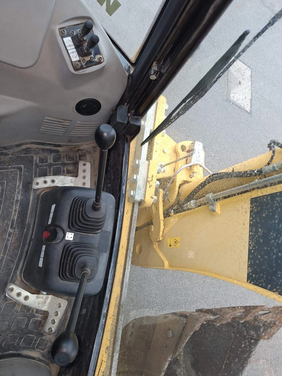 Багер Komatsu WB93 R, снимка 13 - Индустриална техника - 56658115