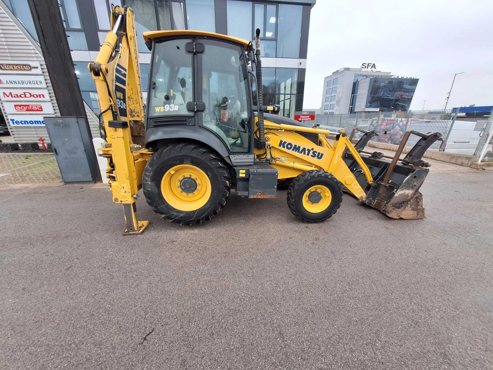 Багер Komatsu WB93 R, снимка 4 - Индустриална техника - 56658115