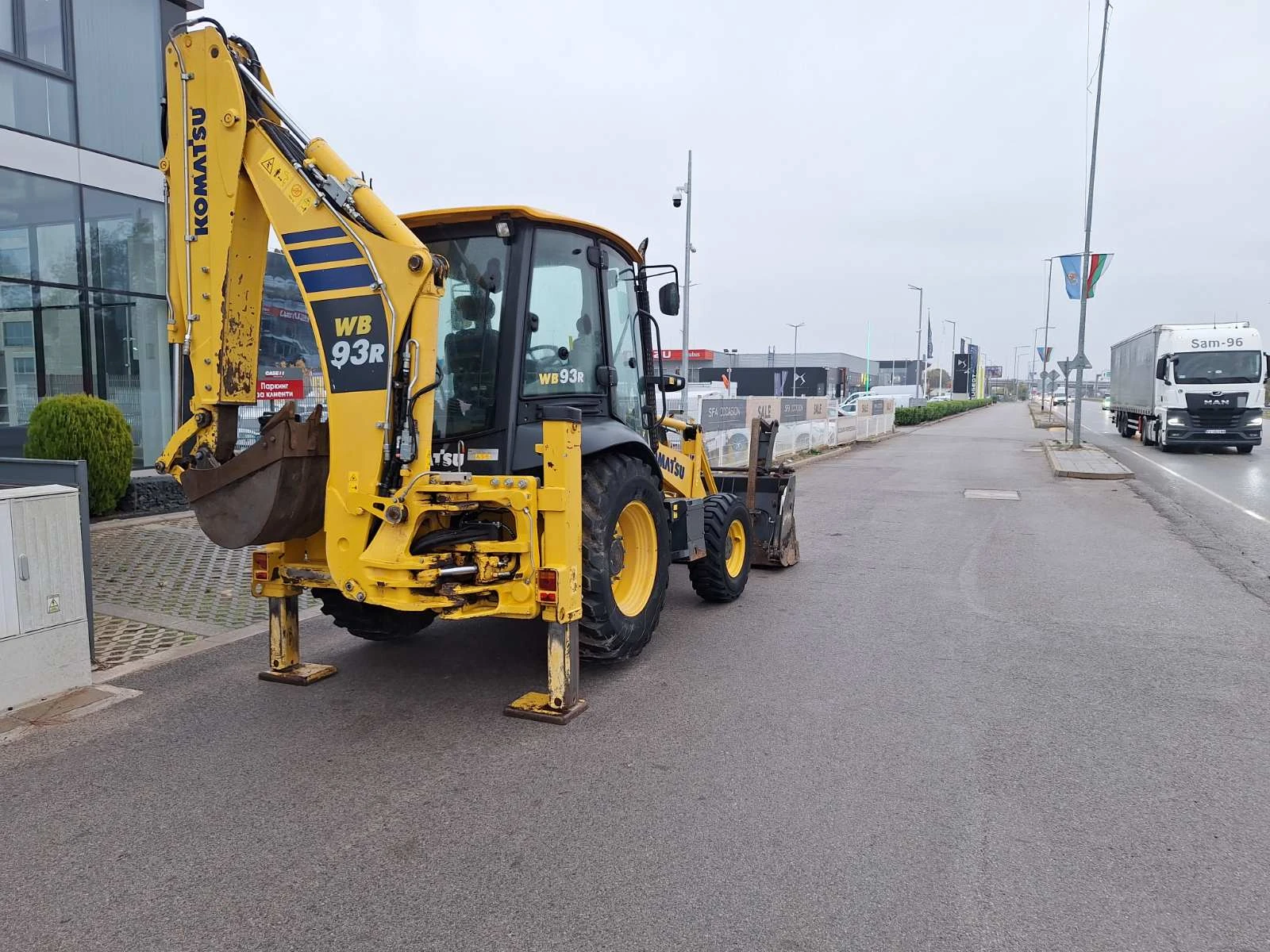 Багер Komatsu WB93 R, снимка 6 - Индустриална техника - 56658115