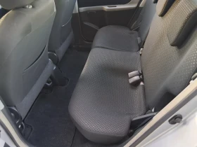 Toyota Yaris 1.3 бензин - 4300 € / 8410.07 лв. - 36888630 13