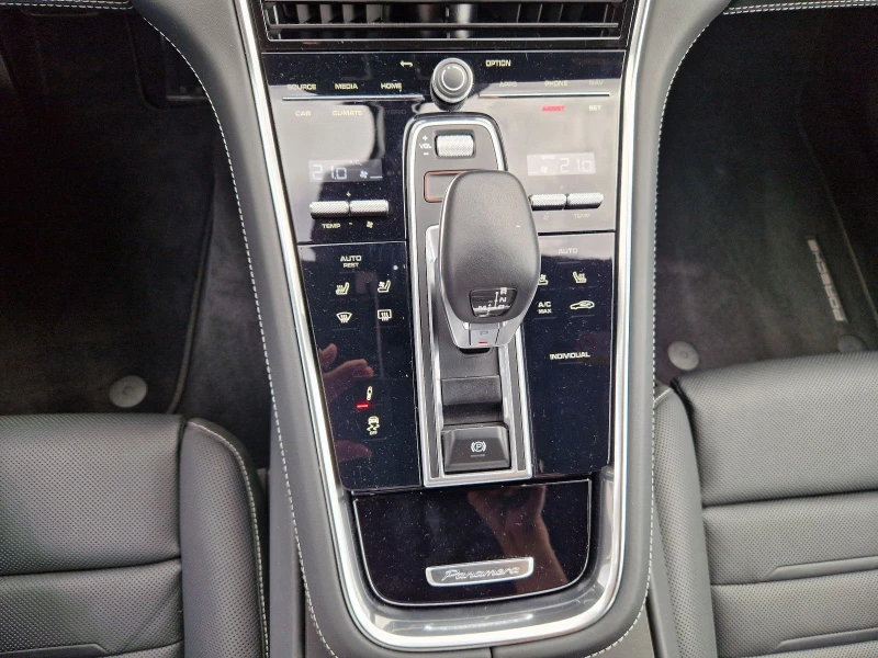 Porsche Panamera 4S E-HYBRID/560HP/BURMESTER/360/HUD/AMBI/262vpr, снимка 13 - Автомобили и джипове - 49917964
