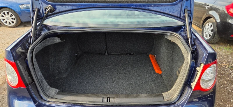 VW Jetta 1.6 СТАРИЯ МОТОР, снимка 6 - Автомобили и джипове - 51269760