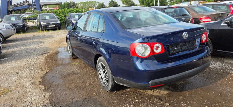 VW Jetta 1.6 СТАРИЯ МОТОР, снимка 5 - Автомобили и джипове - 51269760