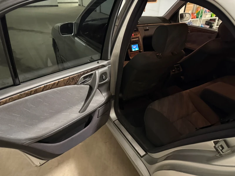 Mercedes-Benz E 320 2000 E320 CDI Avantgarde, снимка 5 - Автомобили и джипове - 51949367