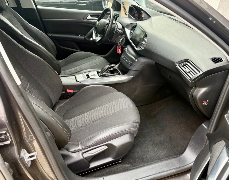 Peugeot 308  EAT8 FACELIFT , снимка 11 - Автомобили и джипове - 52177537