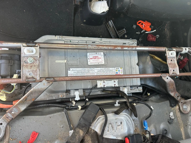 Toyota Yaris 1.5i Hybrid На части, снимка 10 - Автомобили и джипове - 52863107