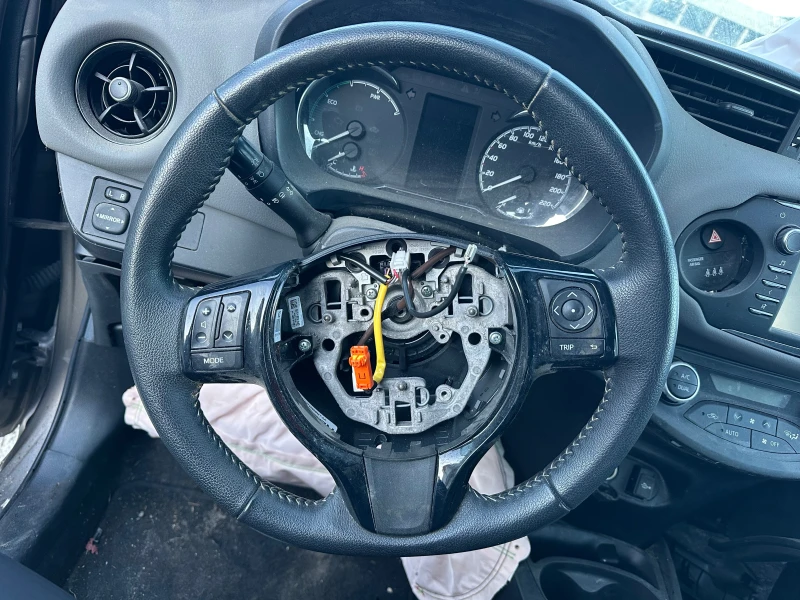 Toyota Yaris 1.5i Hybrid На части, снимка 11 - Автомобили и джипове - 52863107