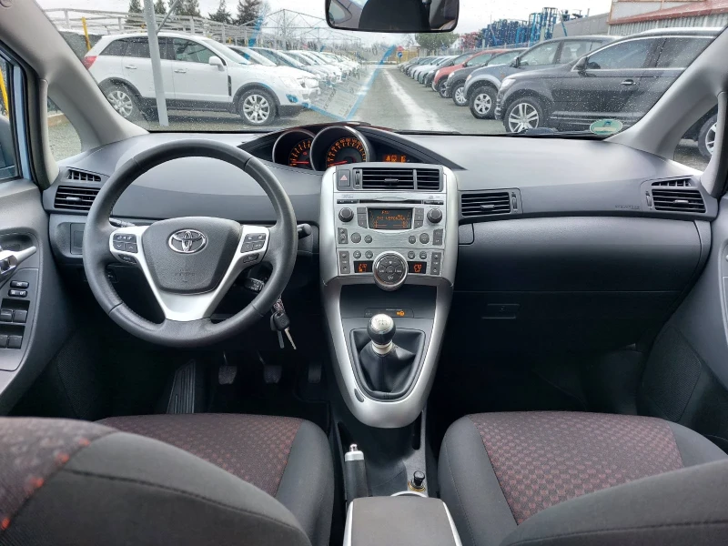 Toyota Verso 1.8i, 6ск, снимка 10 - Автомобили и джипове - 53189151