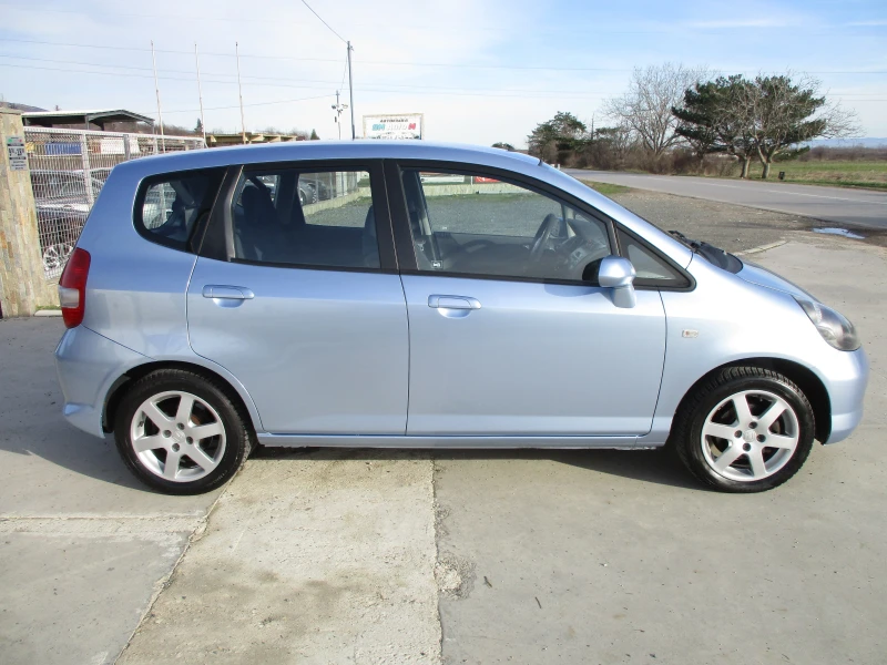 Honda Jazz 1.3/БЕНЗИН/78кс./КАТО НОВА, снимка 3 - Автомобили и джипове - 53537780