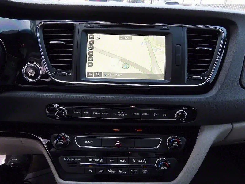 Kia Carnival Gasoline 9-Seater Noblesse, снимка 12 - Автомобили и джипове - 55948928