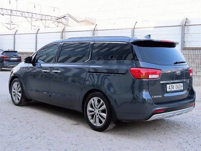 Kia Carnival Gasoline 9-Seater Noblesse, снимка 3 - Автомобили и джипове - 55948928