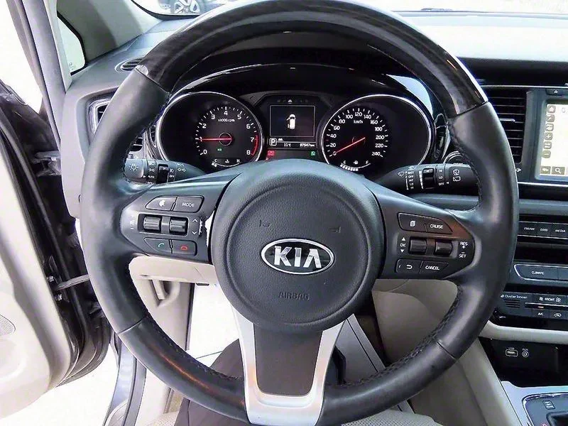 Kia Carnival Gasoline 9-Seater Noblesse, снимка 9 - Автомобили и джипове - 55948928