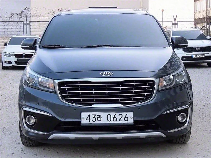 Kia Carnival Gasoline 9-Seater Noblesse