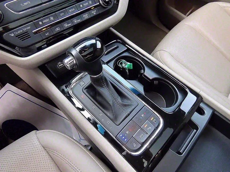 Kia Carnival Gasoline 9-Seater Noblesse, снимка 11 - Автомобили и джипове - 55948928