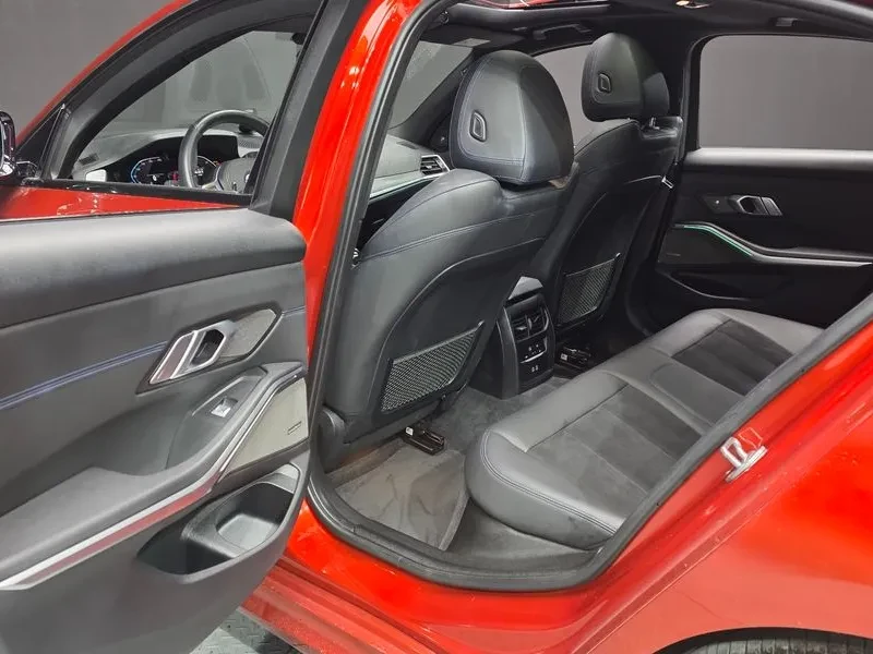 BMW 320 I M Sports, снимка 12 - Автомобили и джипове - 56162361