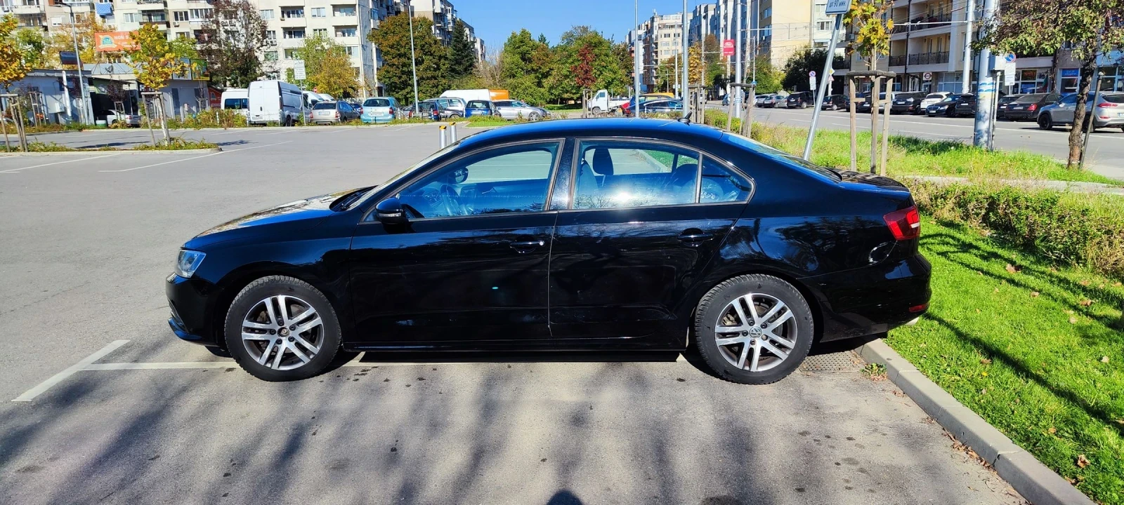 VW Jetta Mk6 Facelift 2.0 TDI BlueMotion - изображение 3