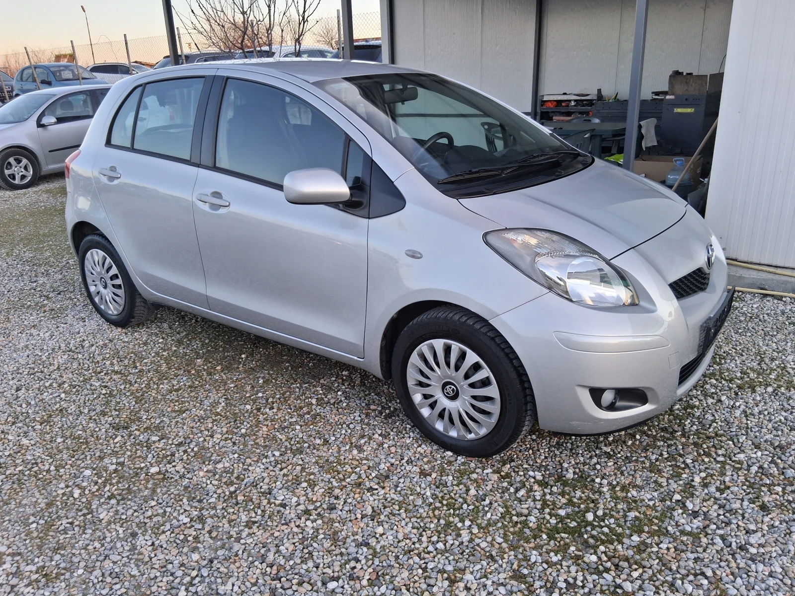 Toyota Yaris 1.3 бензин