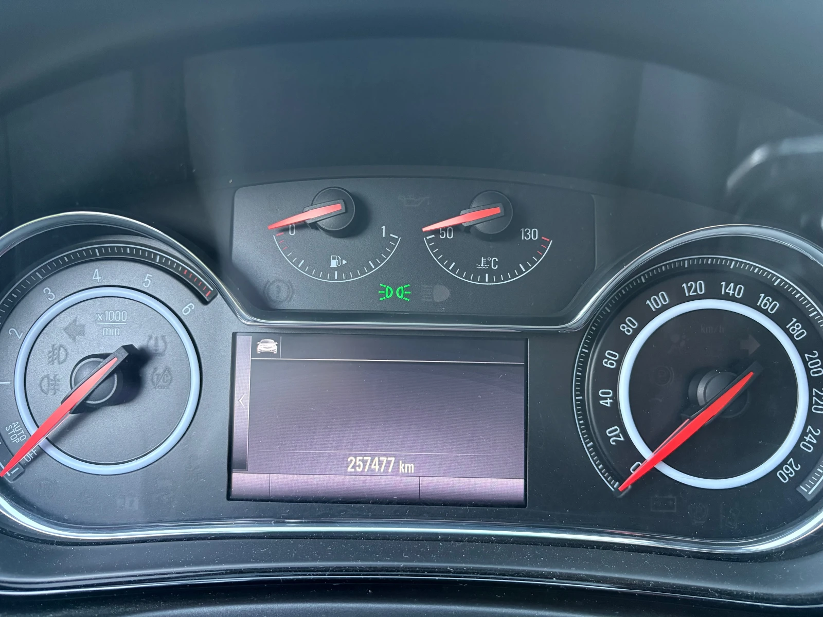 Opel Insignia 1.6 CDTI НАПЪЛНО ОБСЛУЖЕНА, снимка 17 - Автомобили и джипове - 54704580