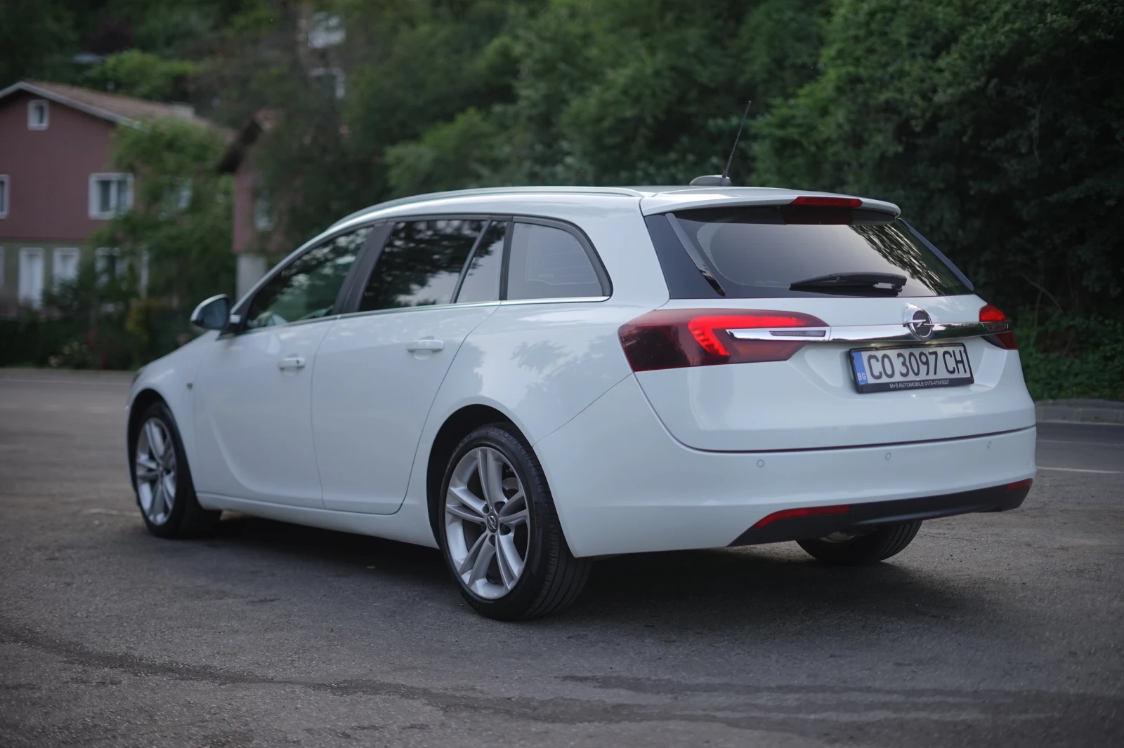 Opel Insignia 1.6 CDTI НАПЪЛНО ОБСЛУЖЕНА, снимка 3 - Автомобили и джипове - 54704580