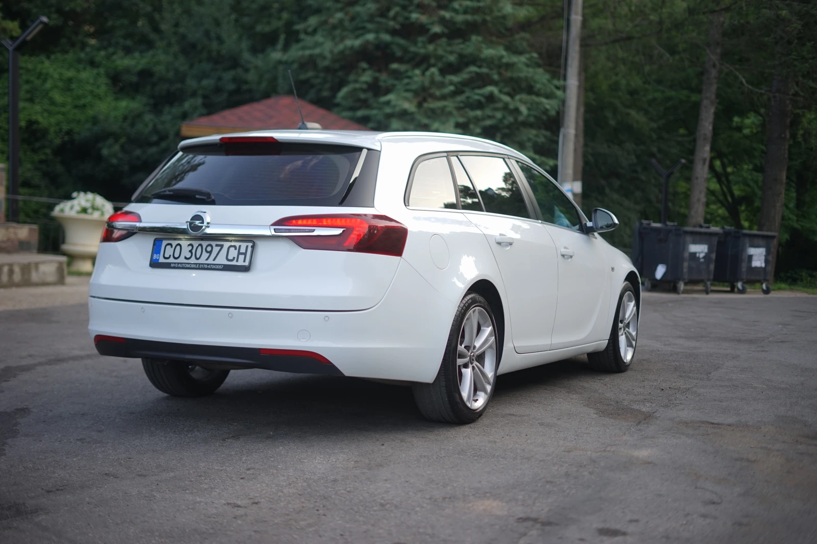 Opel Insignia 1.6 CDTI НАПЪЛНО ОБСЛУЖЕНА, снимка 4 - Автомобили и джипове - 54704580