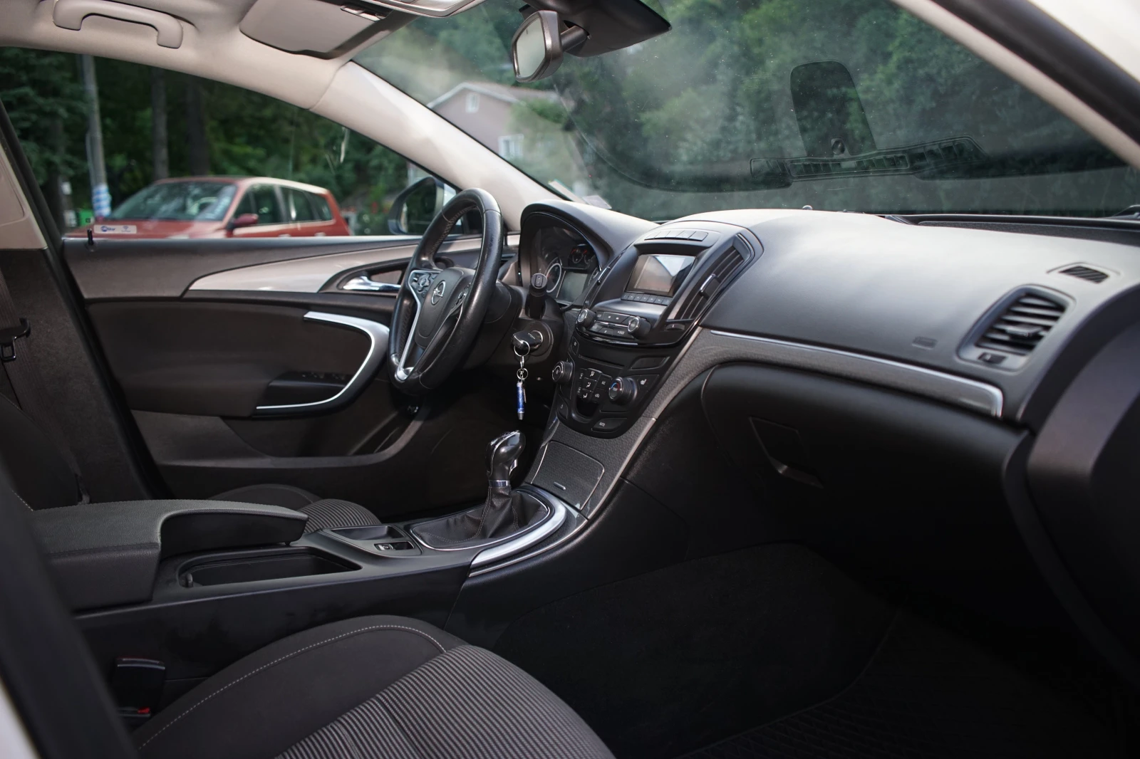 Opel Insignia 1.6 CDTI НАПЪЛНО ОБСЛУЖЕНА, снимка 16 - Автомобили и джипове - 54704580